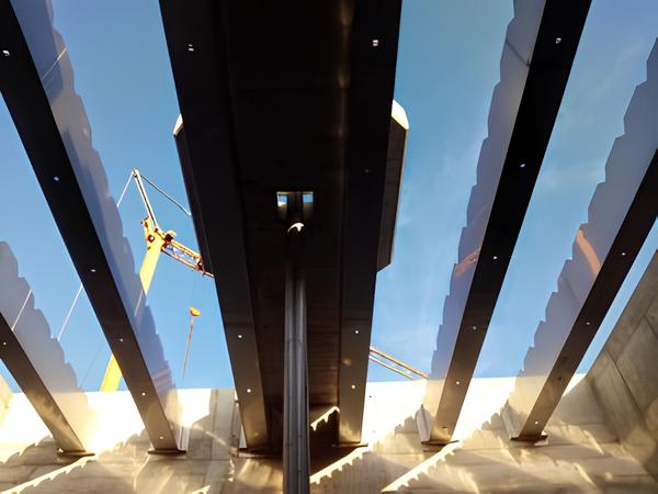 Canaux Thomson installes dans le bassin de genie civil du decanteur lamellaire